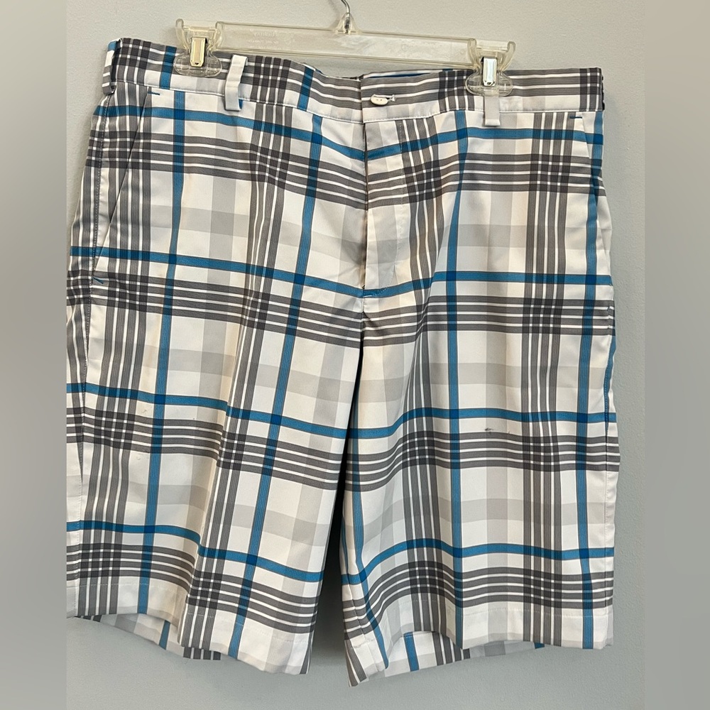 Men’s Nike golf shorts
